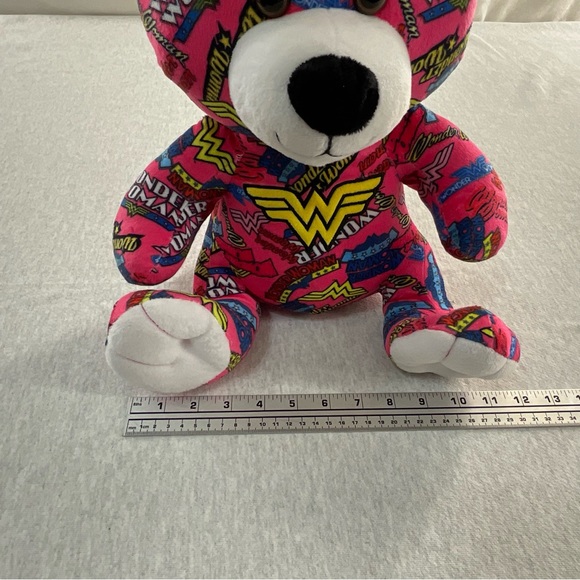SIX FLAGS JUSTICE LEAGUE WONDER WOMAN TEDDY BEAR/PLUSH DC COMICS PINK AND MULTI - Picture 11 of 13